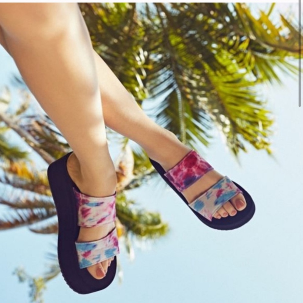 New Urban Outfitters Tye dye platform slip ons